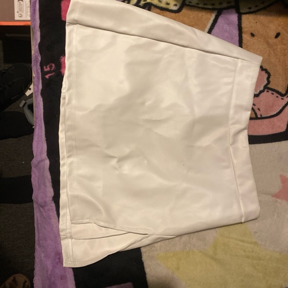 White skirt - Picture 2 of 3